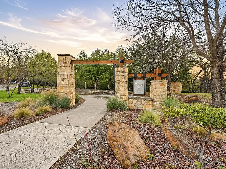 15921 Twin Cove Dr — Photo 40