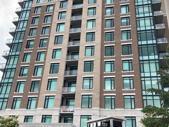 100 Roger Guindon Ave #201, Ottawa, ON K1G 3Z7
