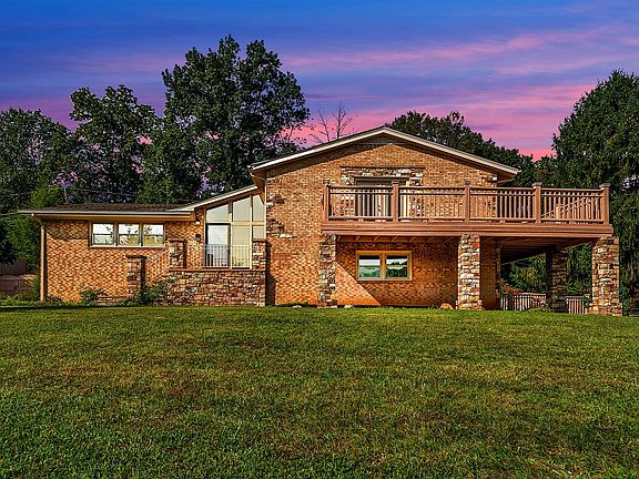 2nd image of 1013 Grove Ln