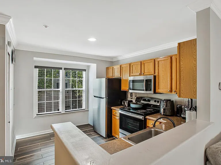 13902 Barrington Ln — Photo 11