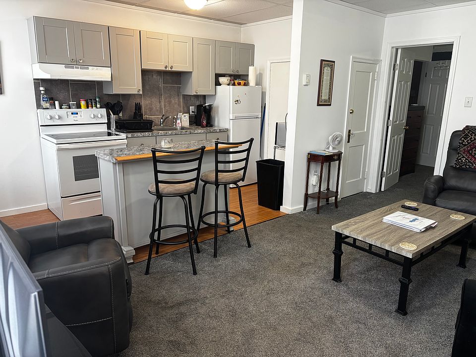 1st image of 671 E Market St #101