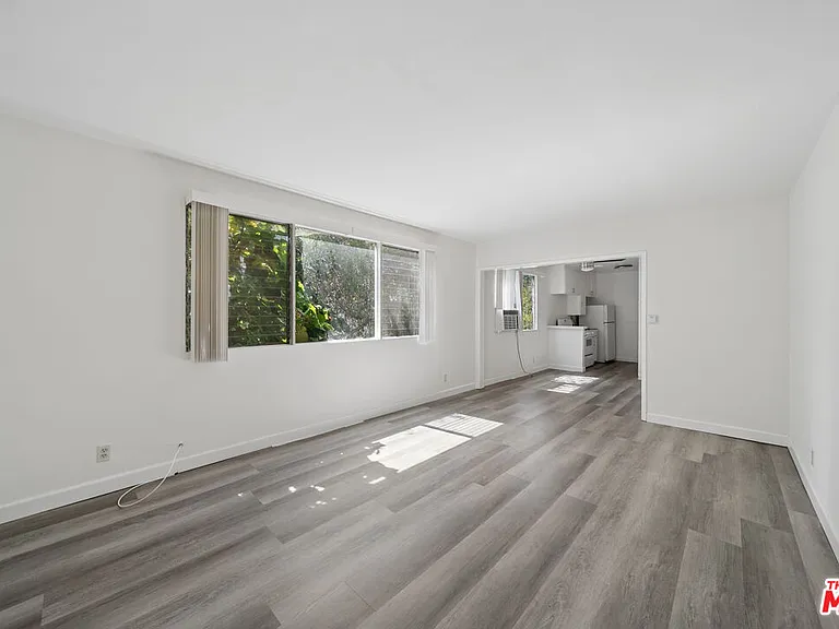 1027 N Edinburgh Ave #8 — Photo 2