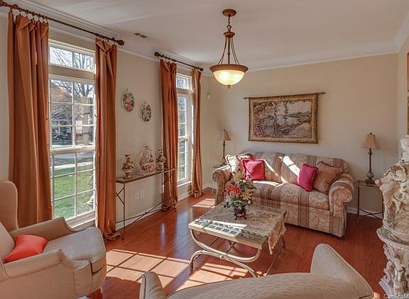 5th image of 8421 Shady Vale Ln