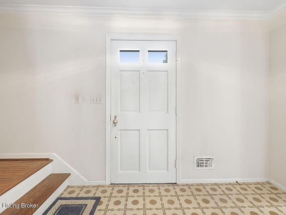 3rd image of 2324 Thornhill Rd