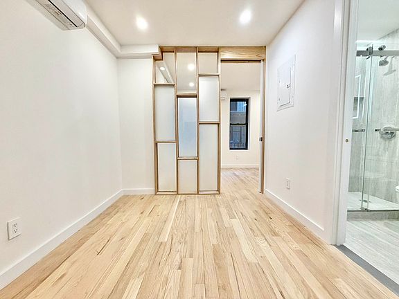 4th image of 223 E 21st St APT 1R