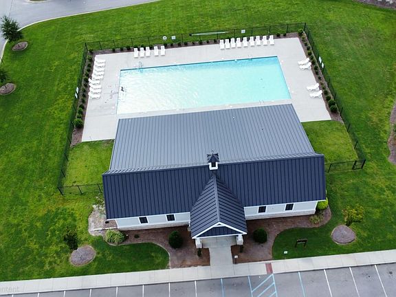 4th image of 205 Hay Meadow Ln