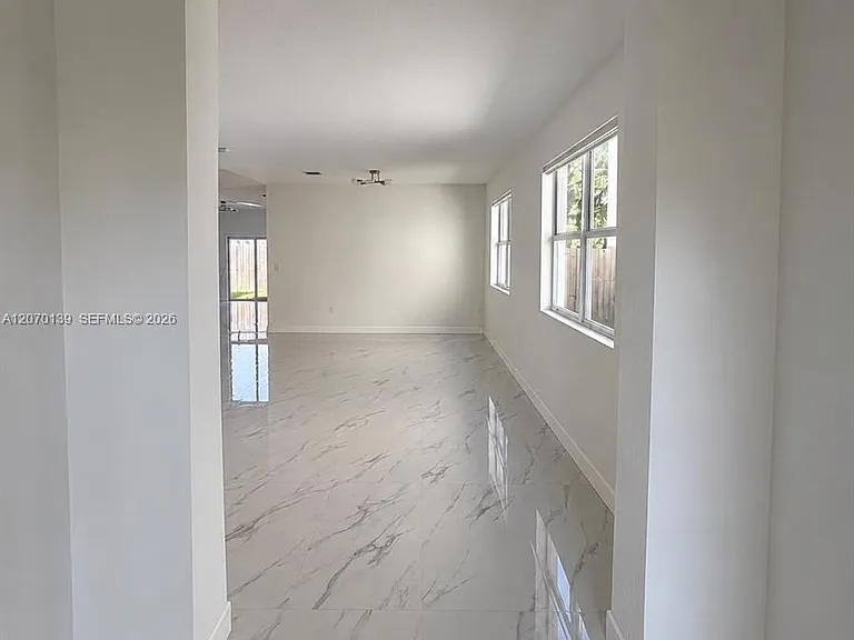 1409 SE 26th Ter — Photo 33
