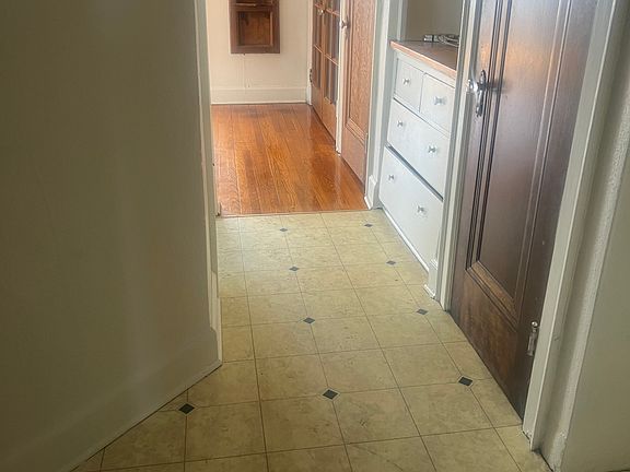 2nd image of 2007 Auburn St APT 2E