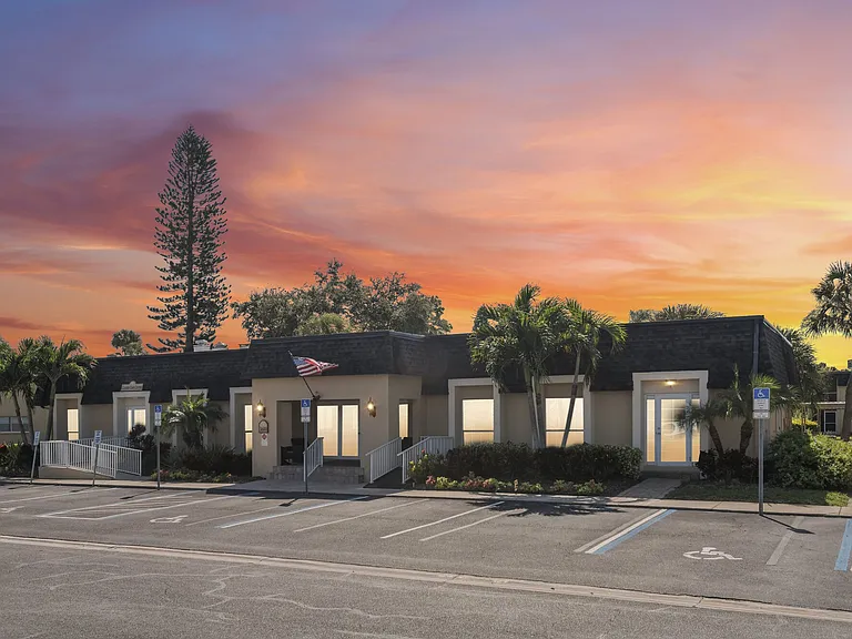 Imperial Palms Apartments — Photo 32