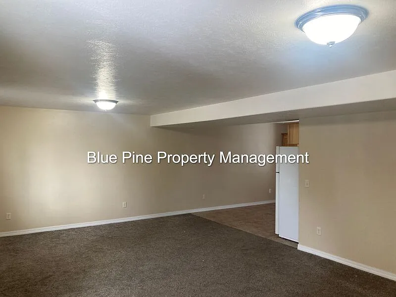 3 bed, 2.0 bath, 1000 sqft, $1,295 — Photo 2