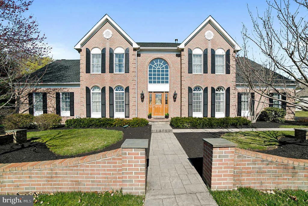 549 Golden Gate Dr photo 1