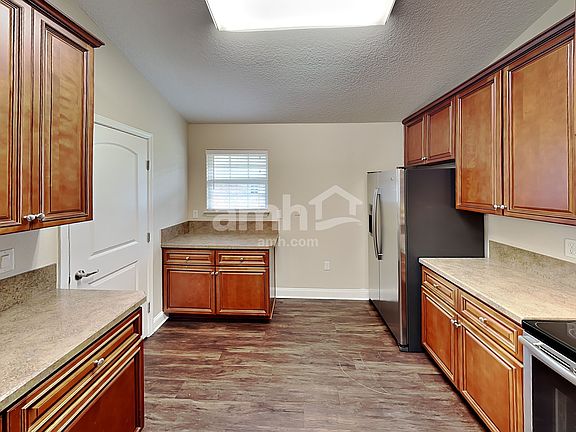 4th image of 3213 Silverado Circle Grn