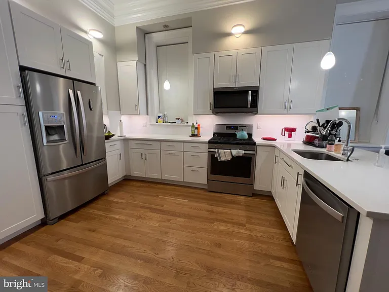 2126 Locust St #1R — Photo 4