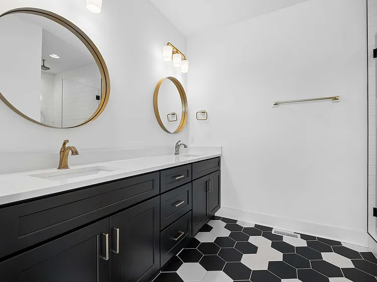 2225 Herman St — Photo 14