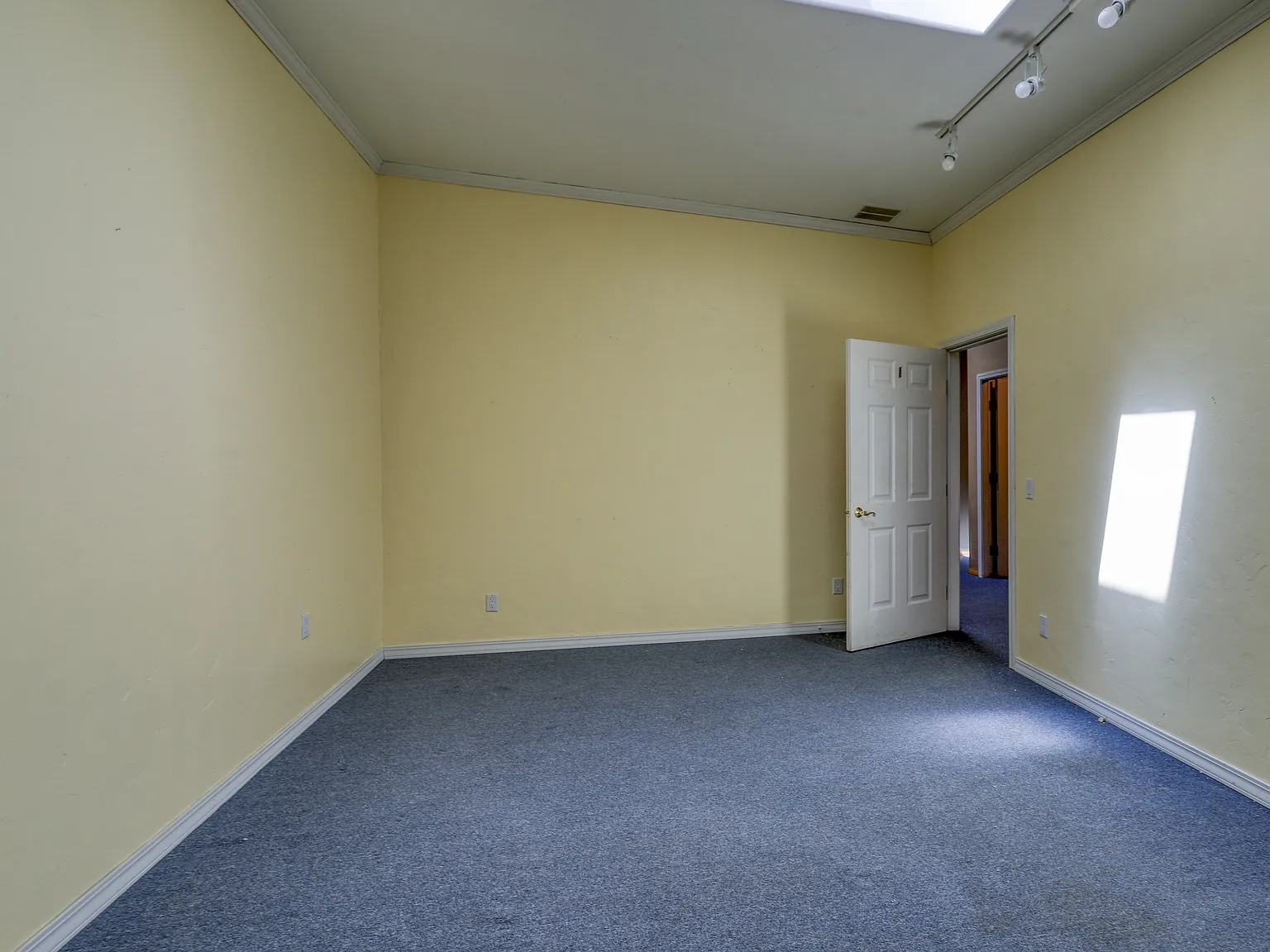 450 Lewis Street - C8C - 3C — Photo 2