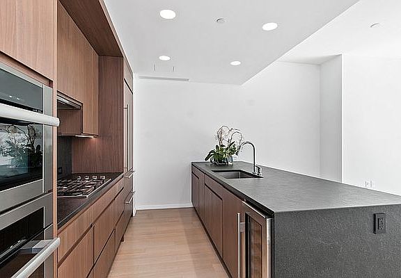3rd image of 50 West St #21A