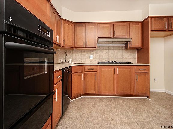 4th image of 908 Grand St