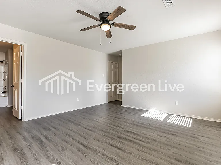 5504 Bundy Dr — Photo 11
