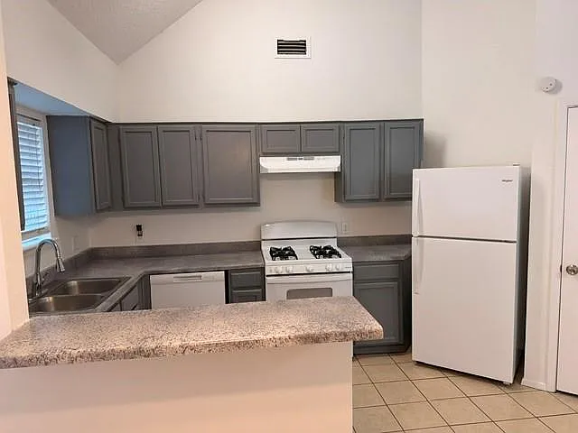 3 bed, 2.0 bath, 1180 sqft, $1,850 — Photo 4