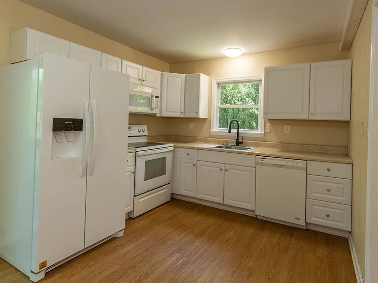 160B Greenwood Rd — Photo 8