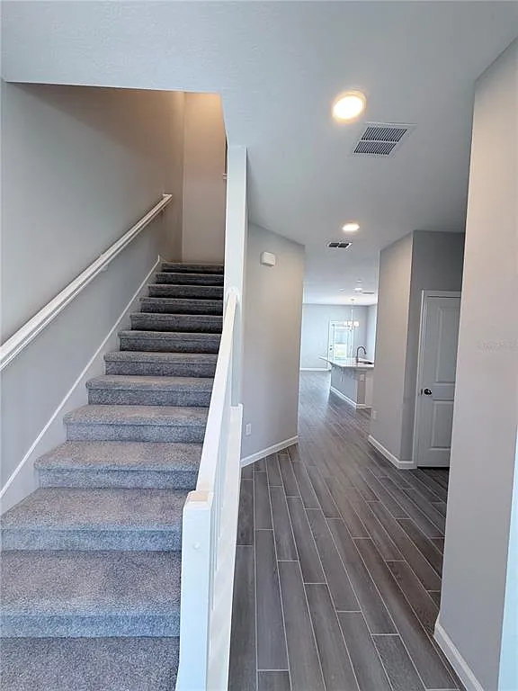4 bed, 2.5 bath, 1833 sqft, $2,600 — Photo 3