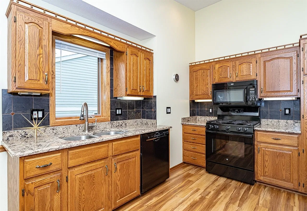 1 bed, 1.0 bath, 2372 sqft, $1,500 — Photo 2