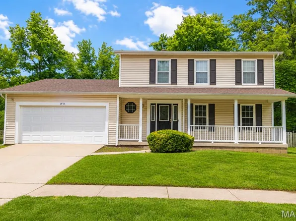 1955 Acorn Trail Dr, Florissant, MO 63031