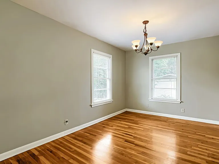1402 Cullen Ave — Photo 8