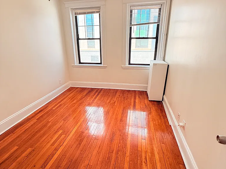 27 Peterborough St #10 — Photo 7