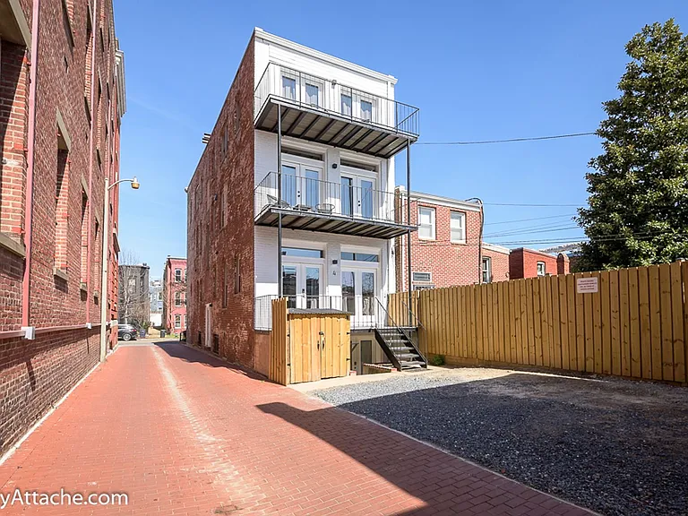 631 Constitution Ave NE — Photo 21