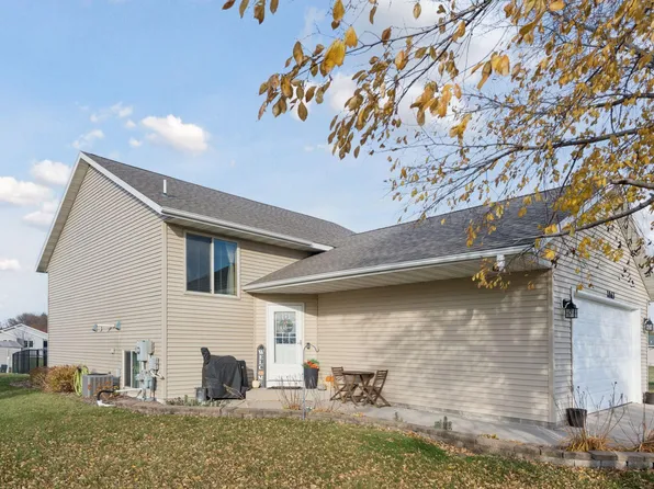 1863 Island View Cir, Hutchinson, MN 55350