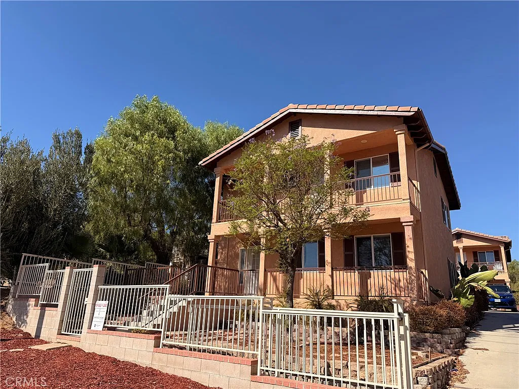3 bed, 2.5 bath, 1500 sqft, $2,875 — Photo 2
