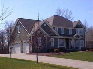8010 Grayson Dr, Canfield, OH 44406