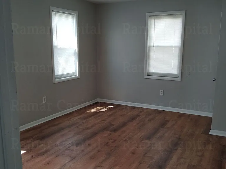 609 Henry St — Photo 10