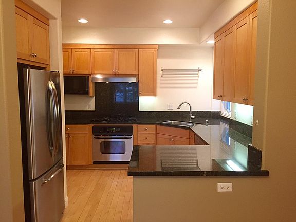 2nd image of 498 Tyndall St