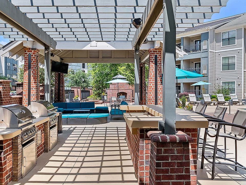 C243050_Wesley_Village_GRILLS_02