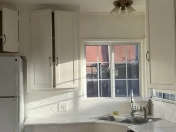 2434 Kansas Ave #V, Santa Monica, CA 90404