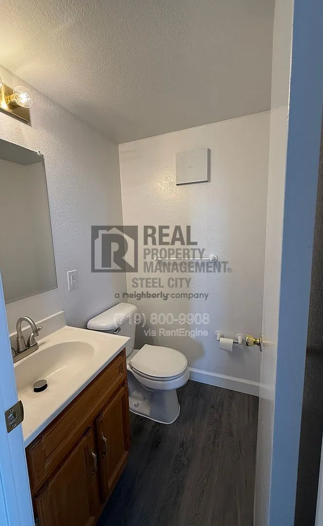 3 bed, 2.5 bath, 1427 sqft, $1,895 — Photo 3