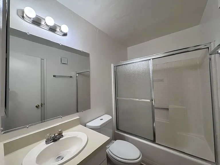 1061 Dawson Ave — Photo 9