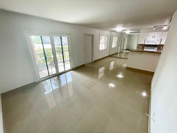 4th image of 1409 Lake Ave APT 2