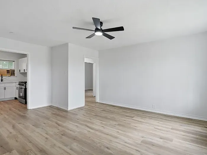 2 bed, 1.0 bath, 784 sqft, $1,200 — Photo 4