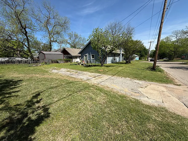 703 A St NE — Photo 13