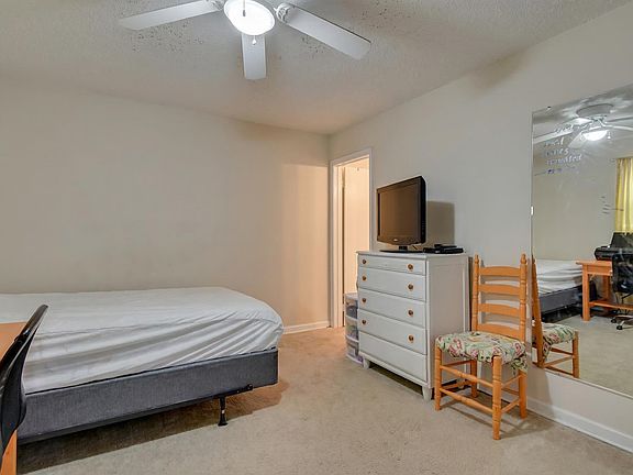 2nd image of 1122 Murphy Street