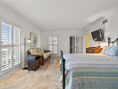 2901 Gulf Shore Blvd N APT 403, Naples, FL, 34103