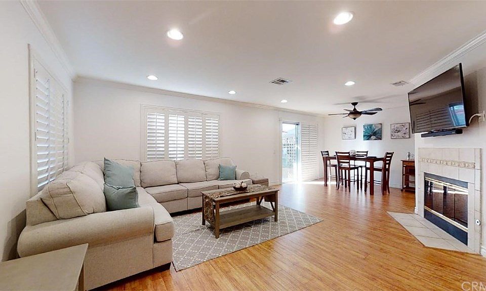 1st image of 1842 N Vineyard Ave APT D