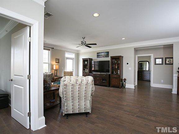 3rd image of 501 Finsbury St APT 304