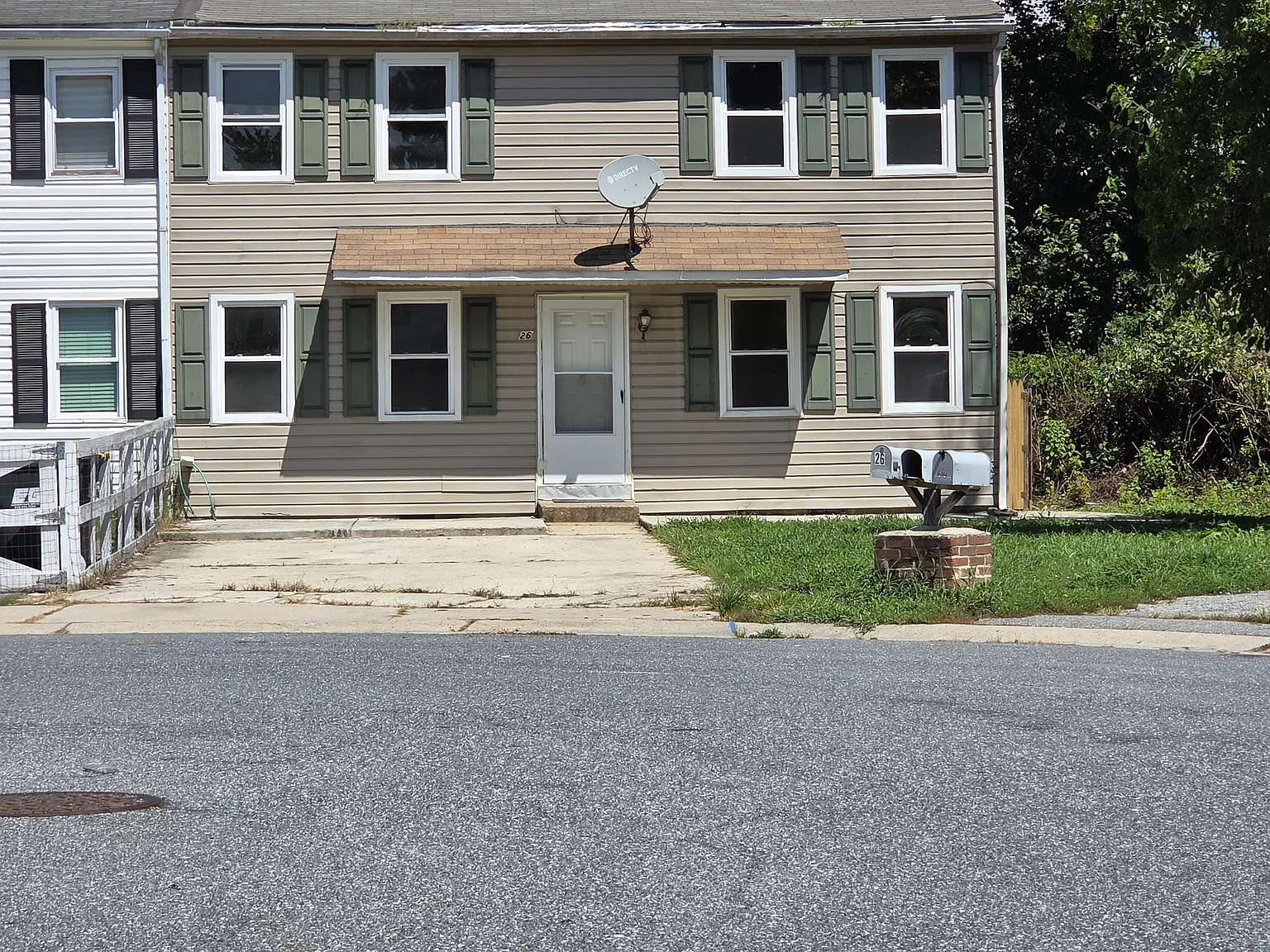 5 bed, 1.5 bath, 1800 sqft, $2,400 — Photo 1