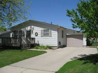 213 Huisman Cir, Marshalltown, IA 50158