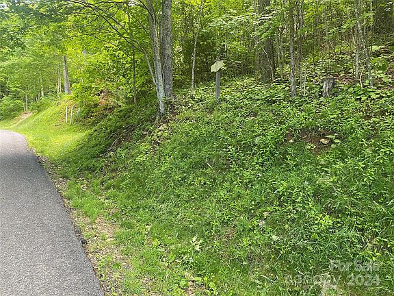 5th image of 18 Cliffs Edge Dr