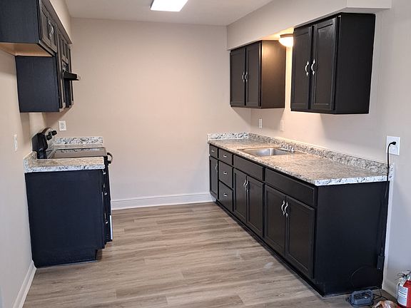 5th image of 719 27th St